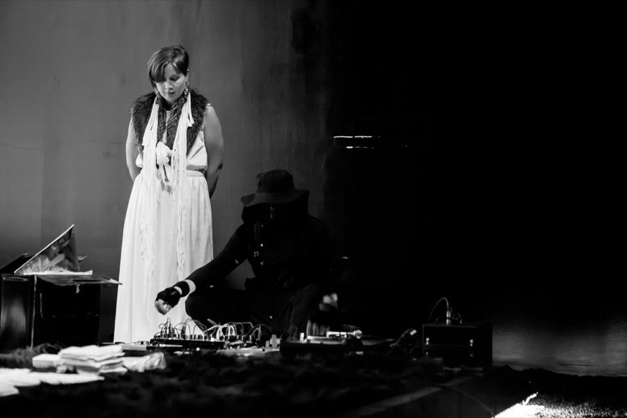 Alice Vogler and Vela Phelan _Obscurus_comoneo_(2015) Photo by Nabeela Vega Alice Vogler and Vela Phelan _Obscurus_comoneo_(2015) Photo by Nabeela Vega